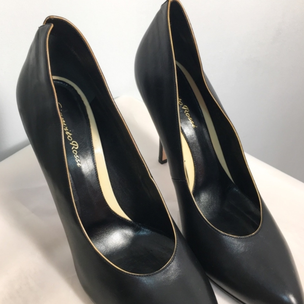 Gianvito Rossi Black Heels with Tan Trim